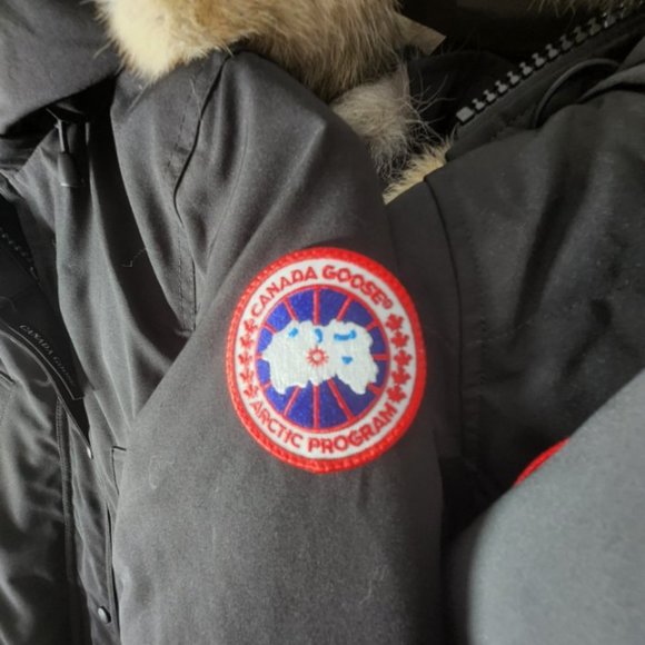 NEW: Canada Goose Trillium Down Parka w/ Genuine Coyote Fur Trim, Black, XXS - Picture 4 of 4